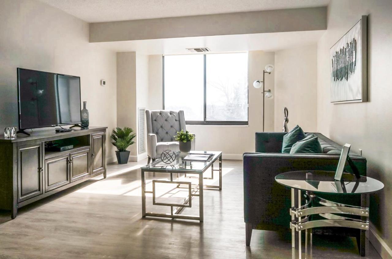 Short Term Rentals At The Park At Trowbridge Senior Community Southfield Exterior photo