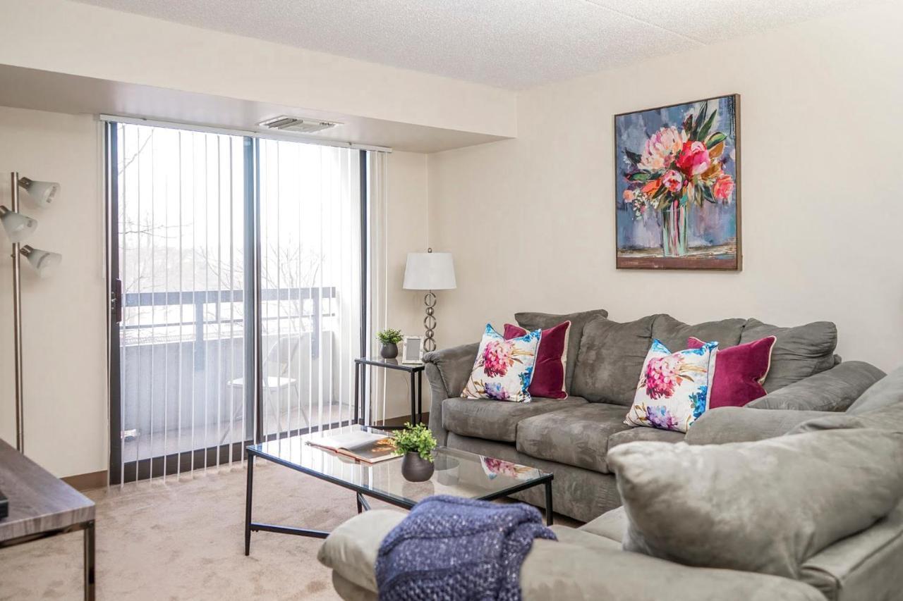 Short Term Rentals At The Park At Trowbridge Senior Community Southfield Exterior photo