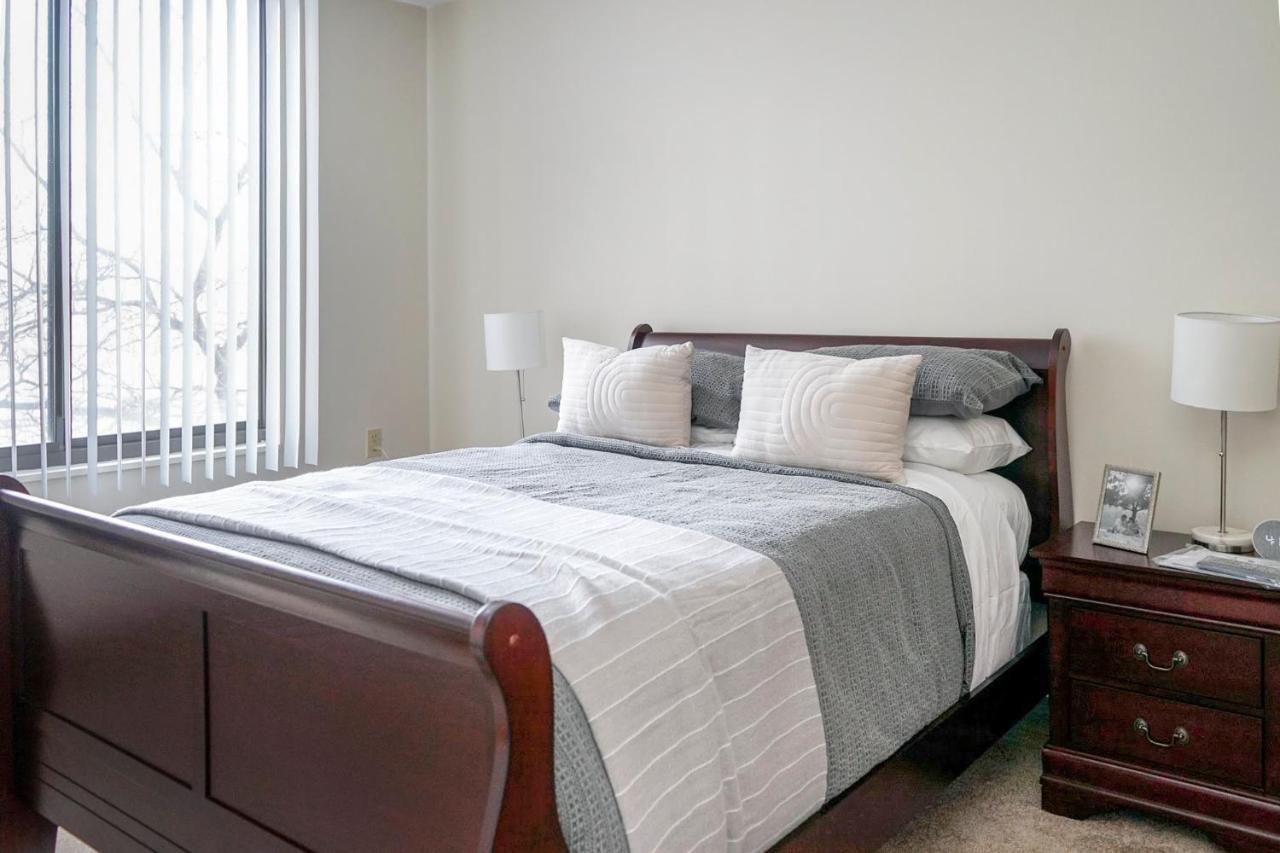 Short Term Rentals At The Park At Trowbridge Senior Community Southfield Exterior photo